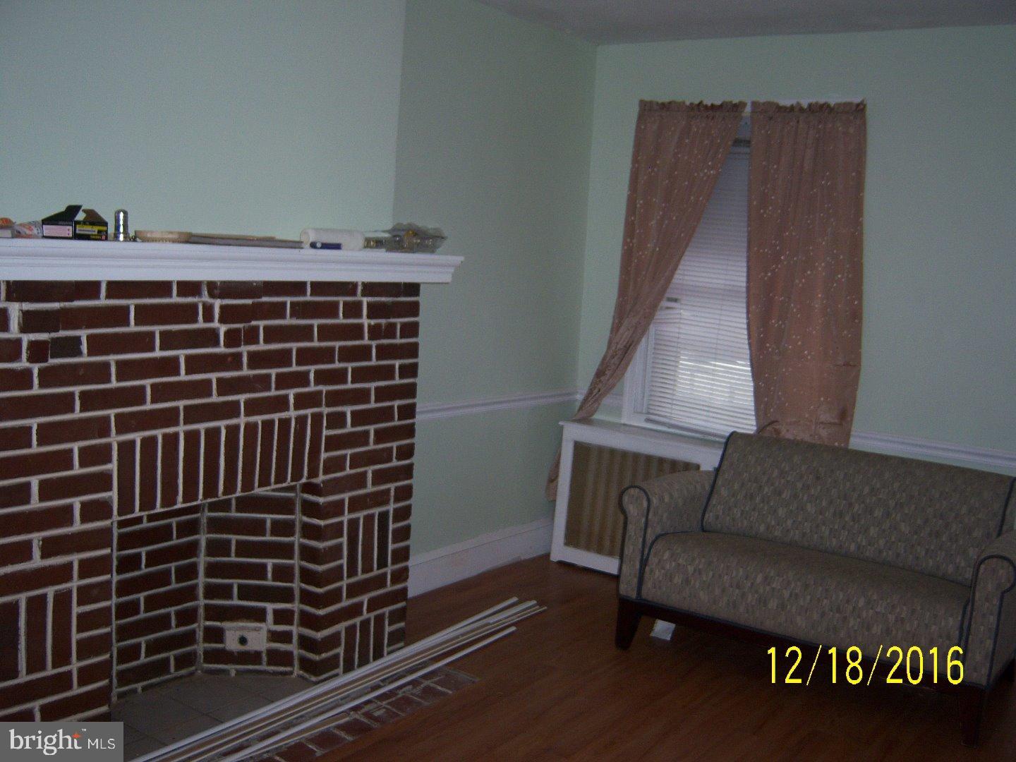 291 Copley Road Upper Darby, PA 19082 - Photo 4 of 22 Living Room