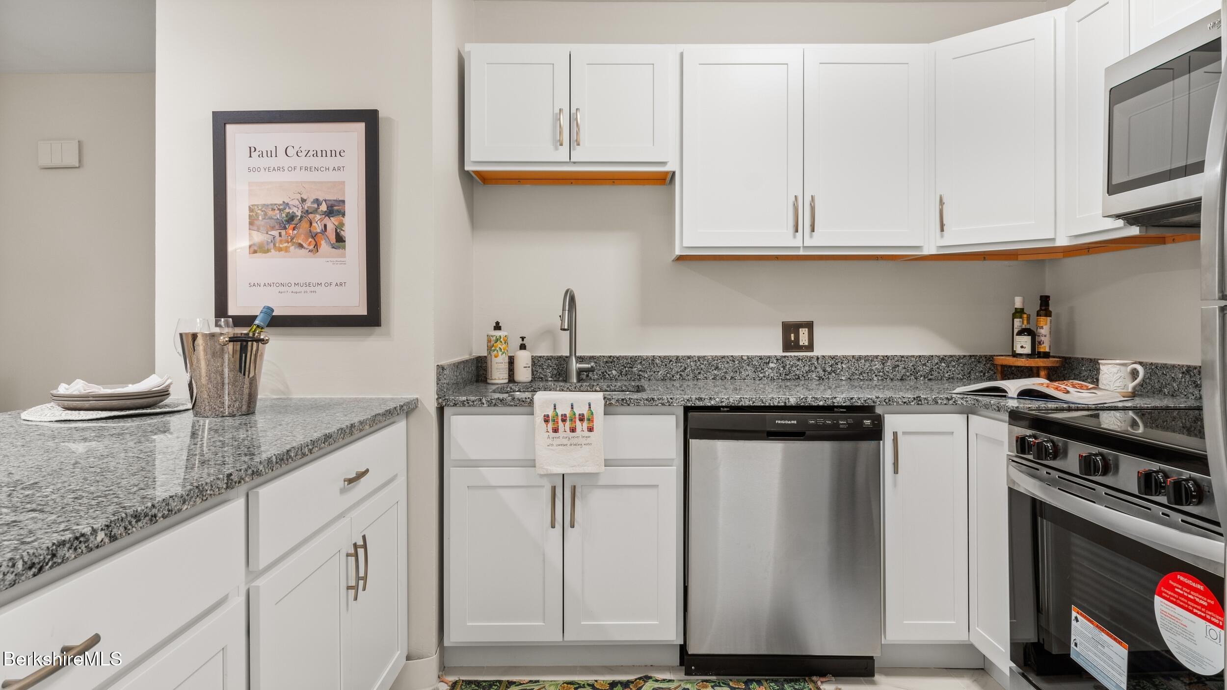 260 Pittsfield Road, Unit F15 Lenox, MA 01240 - Photo 4 of 20 LRDSC06646