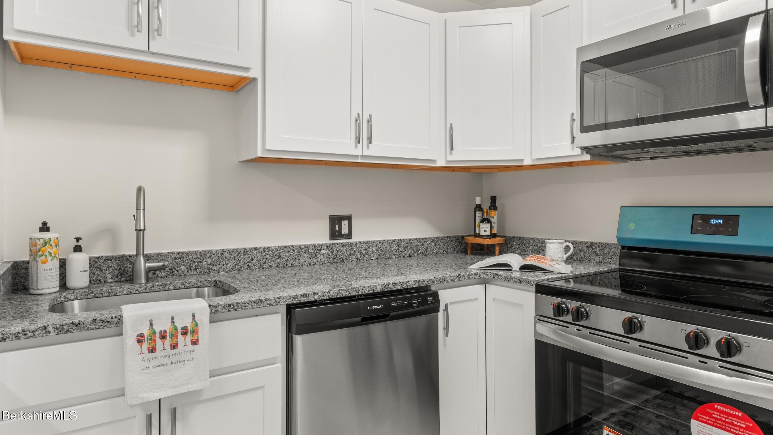 260 Pittsfield Road, Unit F15 Lenox, MA 01240 - Photo 5 of 20 LRDSC06649