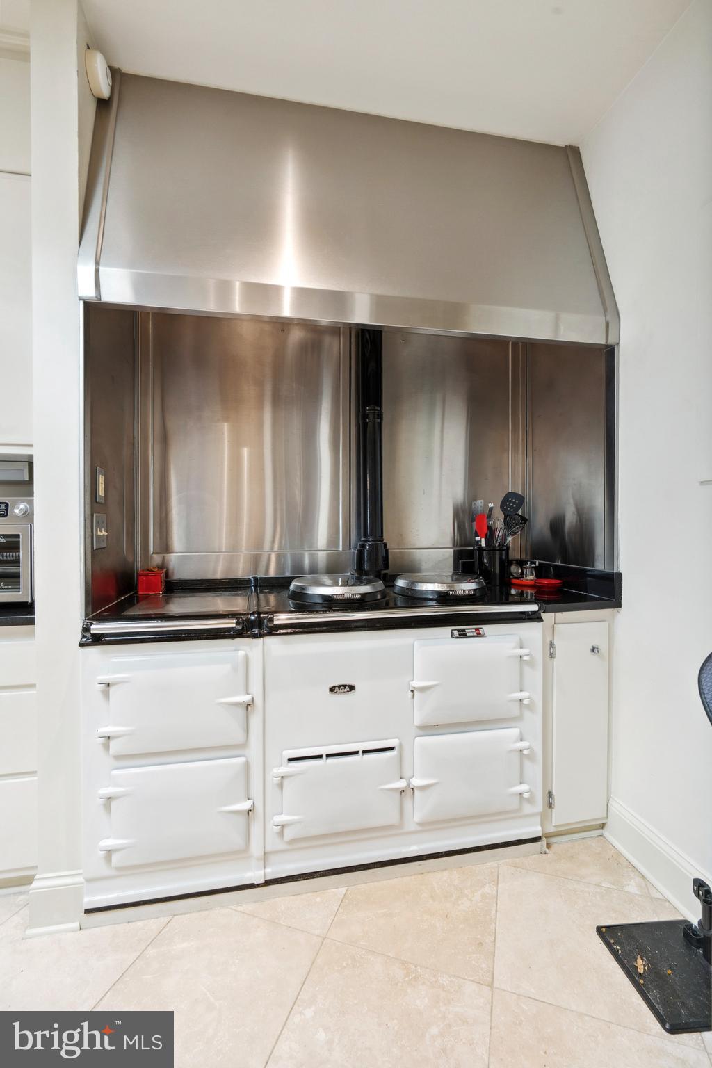 9791 Pintail Place St. Michaels, MD 21663 - Photo 19 of 80 a bathroom with a sink and a mirror