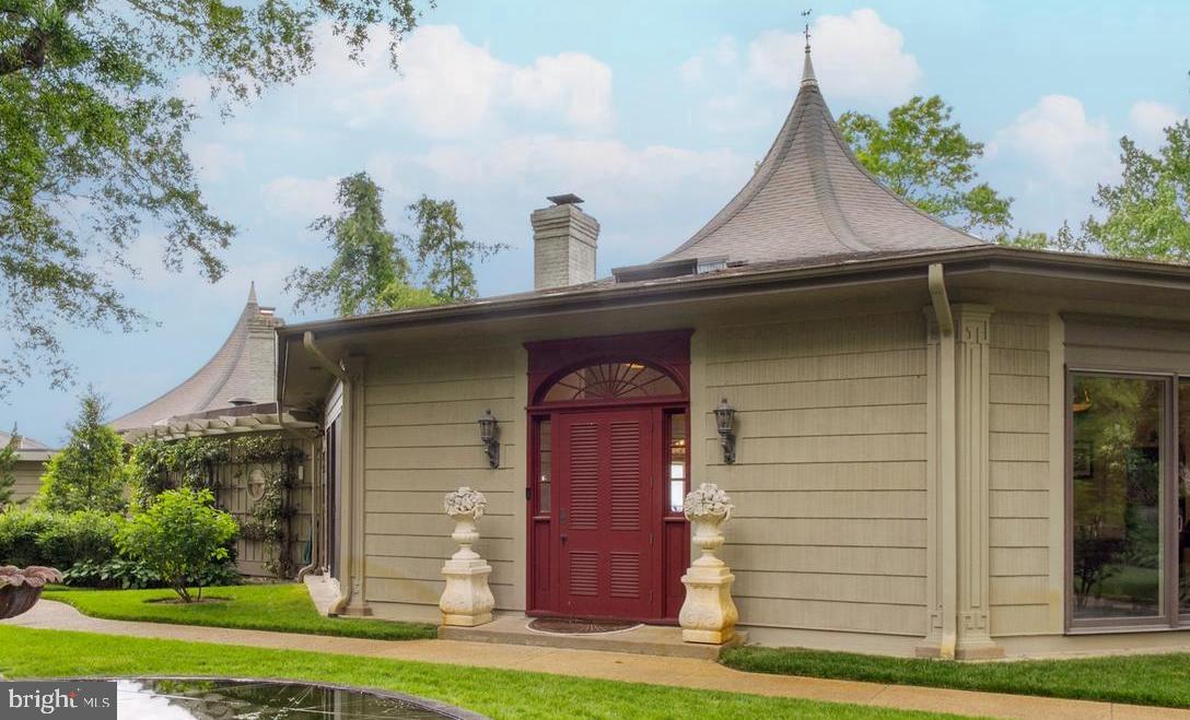 9791 Pintail Place St. Michaels, MD 21663 - Photo 69 of 80 a front view of a house with garden