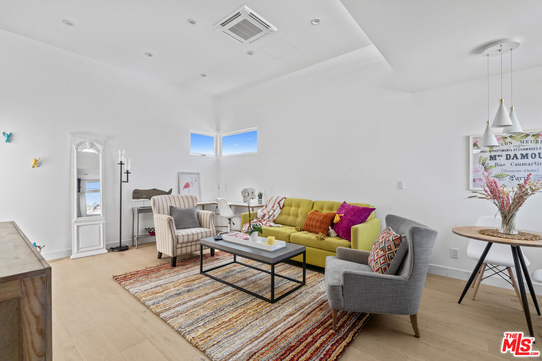 823 Flower Avenue Venice, CA 90291 - Photo 4 of 17 a living room with furniture a rug and a table