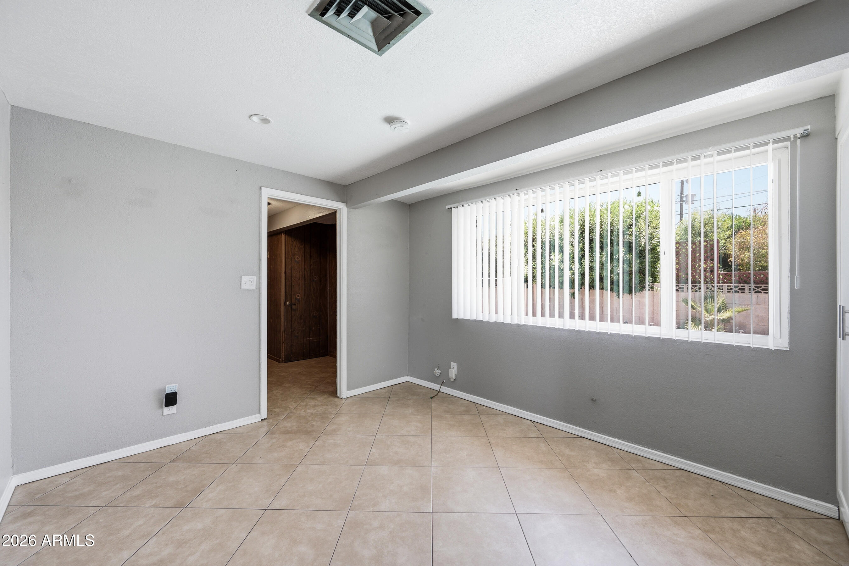 3737 West Griswold Road Phoenix, AZ 85051 - Photo 7 of 27 7-3737WGA-ocupix-