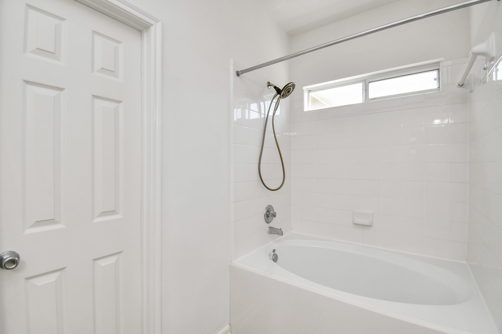 2808 Tranquility Trail Pearland, TX 77584 - Photo 13 of 30 a white bath tub with a shower