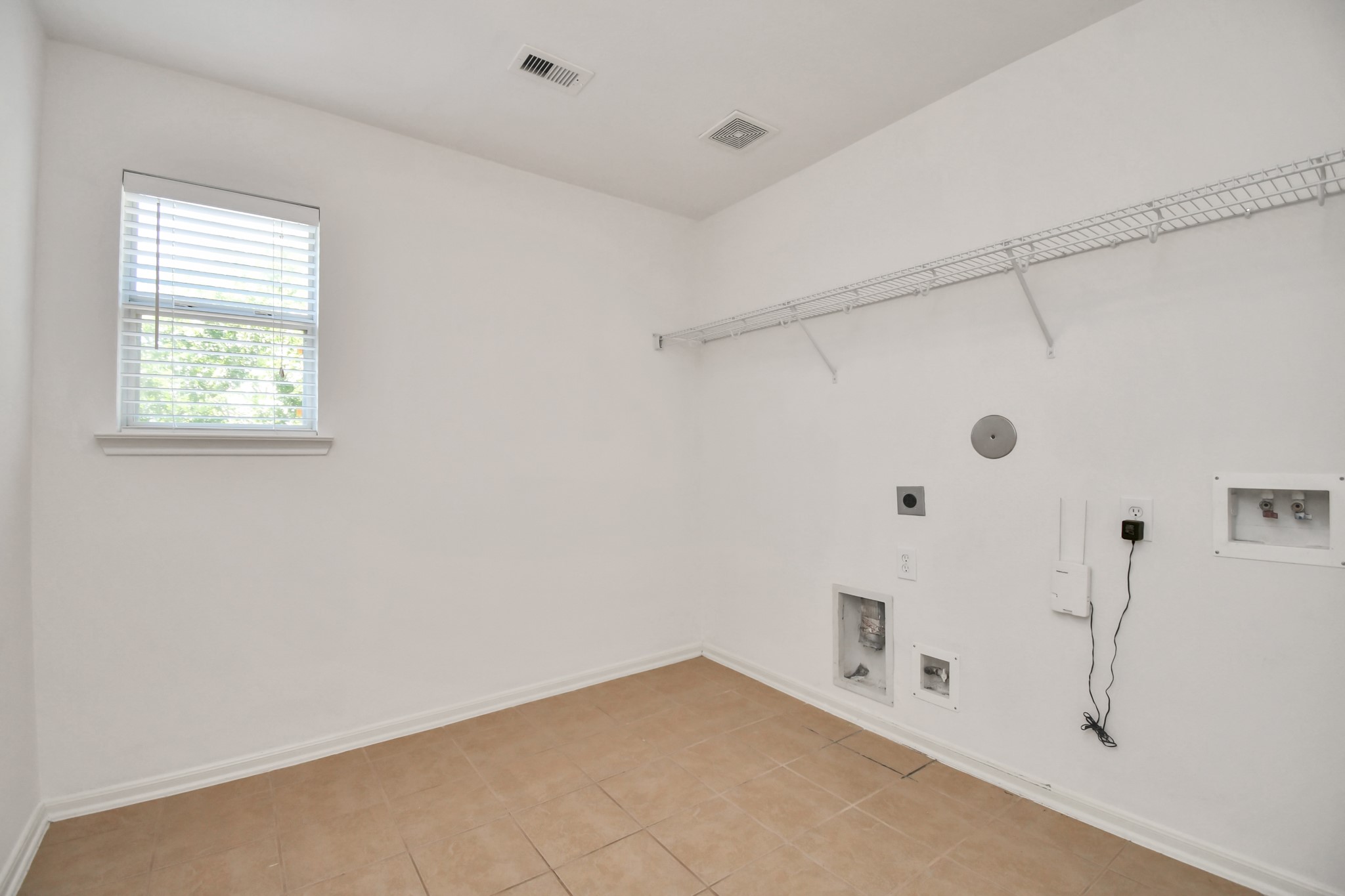 2808 Tranquility Trail Pearland, TX 77584 - Photo 18 of 30 a view of an empty room with a window