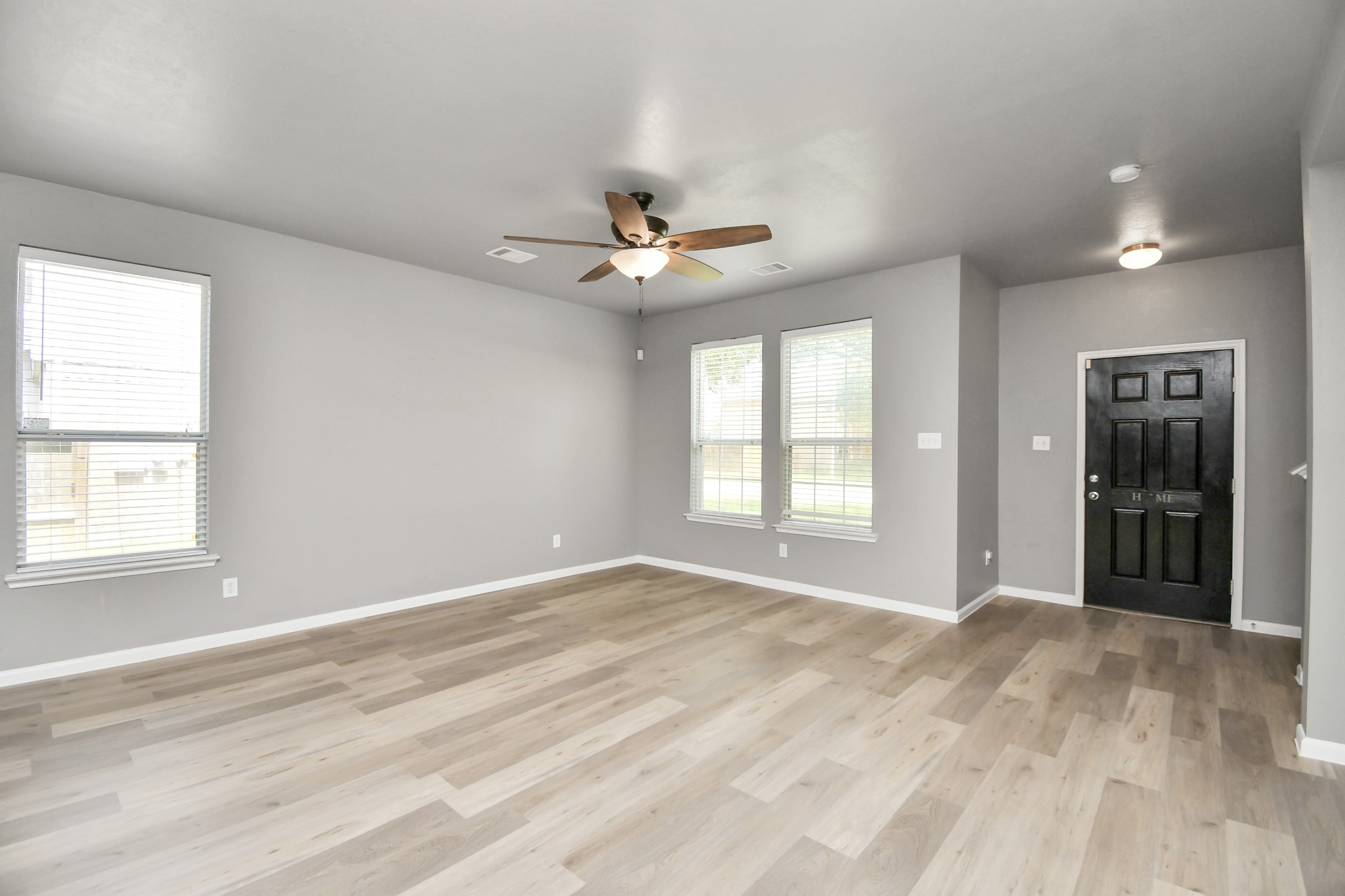 2808 Tranquility Trail Pearland, TX 77584 - Photo 6 of 30 a view of an empty room with a window