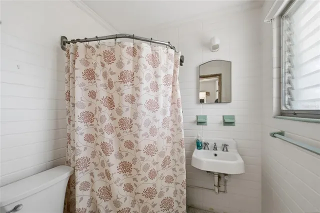 $1,295,000 | 514 77th Street, Holmes Beach, FL 34217