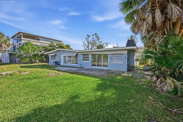 $1,295,000 | 514 77th Street, Holmes Beach, FL 34217