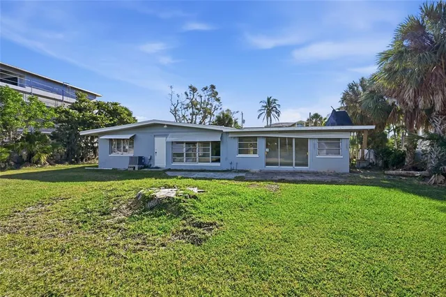 $1,295,000 | 514 77th Street, Holmes Beach, FL 34217