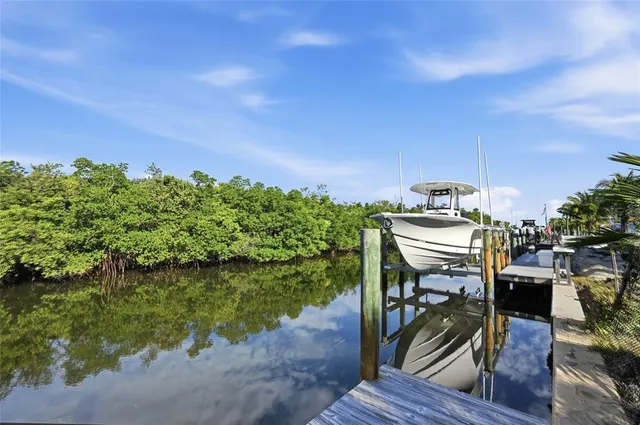 $1,295,000 | 514 77th Street, Holmes Beach, FL 34217