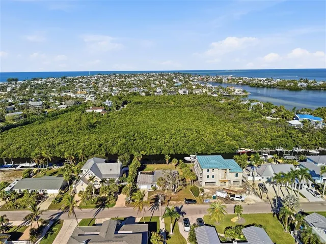 $1,295,000 | 514 77th Street, Holmes Beach, FL 34217