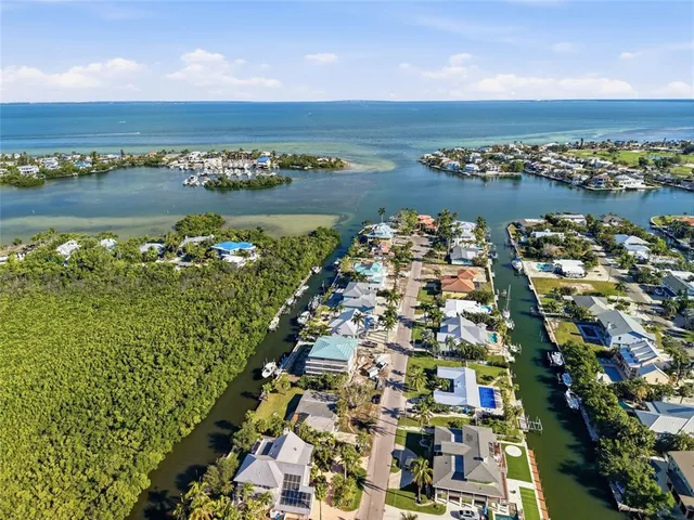 $1,295,000 | 514 77th Street, Holmes Beach, FL 34217