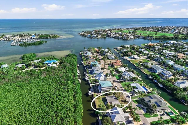 $1,295,000 | 514 77th Street, Holmes Beach, FL 34217