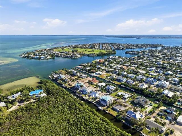 $1,295,000 | 514 77th Street, Holmes Beach, FL 34217