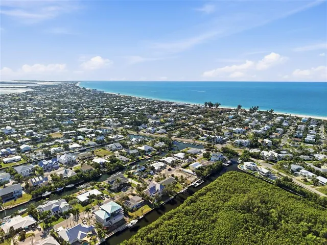 $1,295,000 | 514 77th Street, Holmes Beach, FL 34217