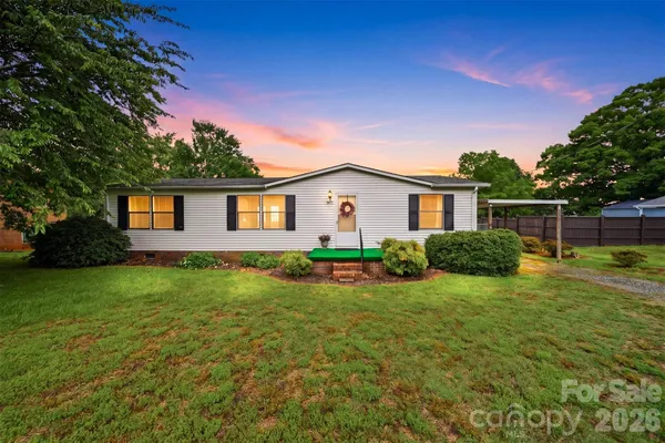 $165,000 | 3617 Sulphur Springs Road Northeast, Hickory, NC 28601
