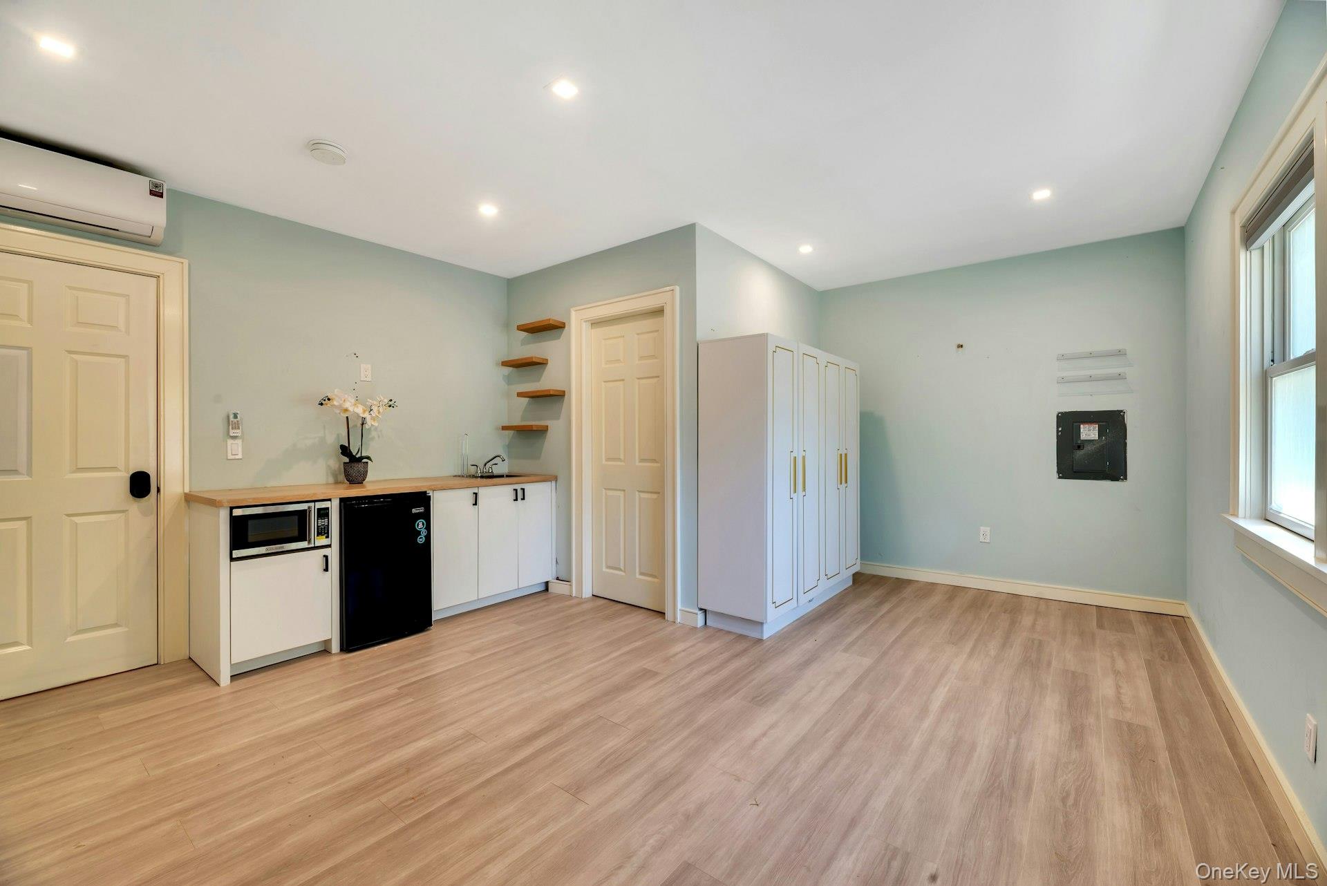 46 Sherwood Road Hampton Bays, NY 11946 - Photo 23 of 38