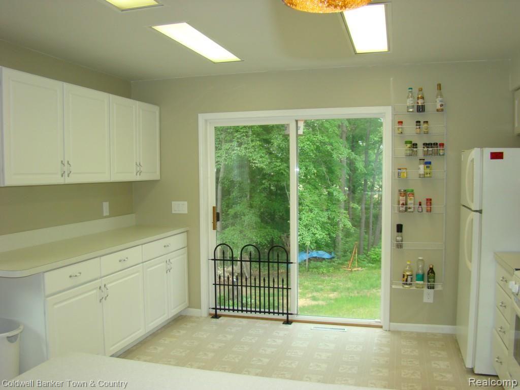 360 Harmon Road Howell, MI 48843 - Photo 15 of 34