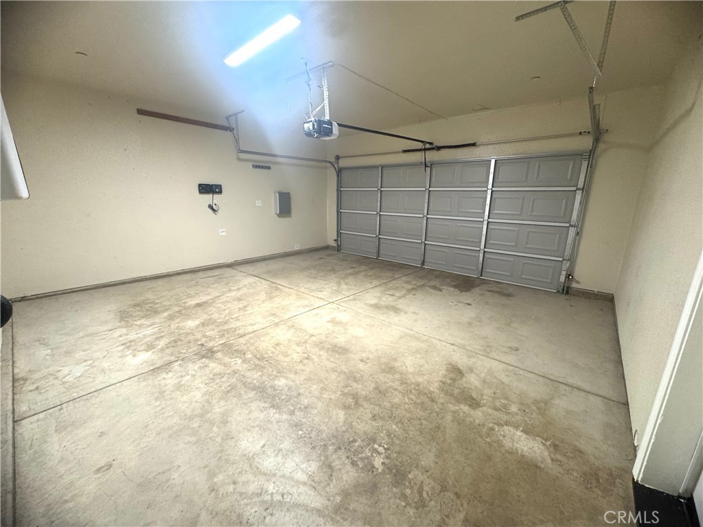1339 Playa Del Rey Drive Merced, CA 95348 - Photo 44 of 48 a view of a garage