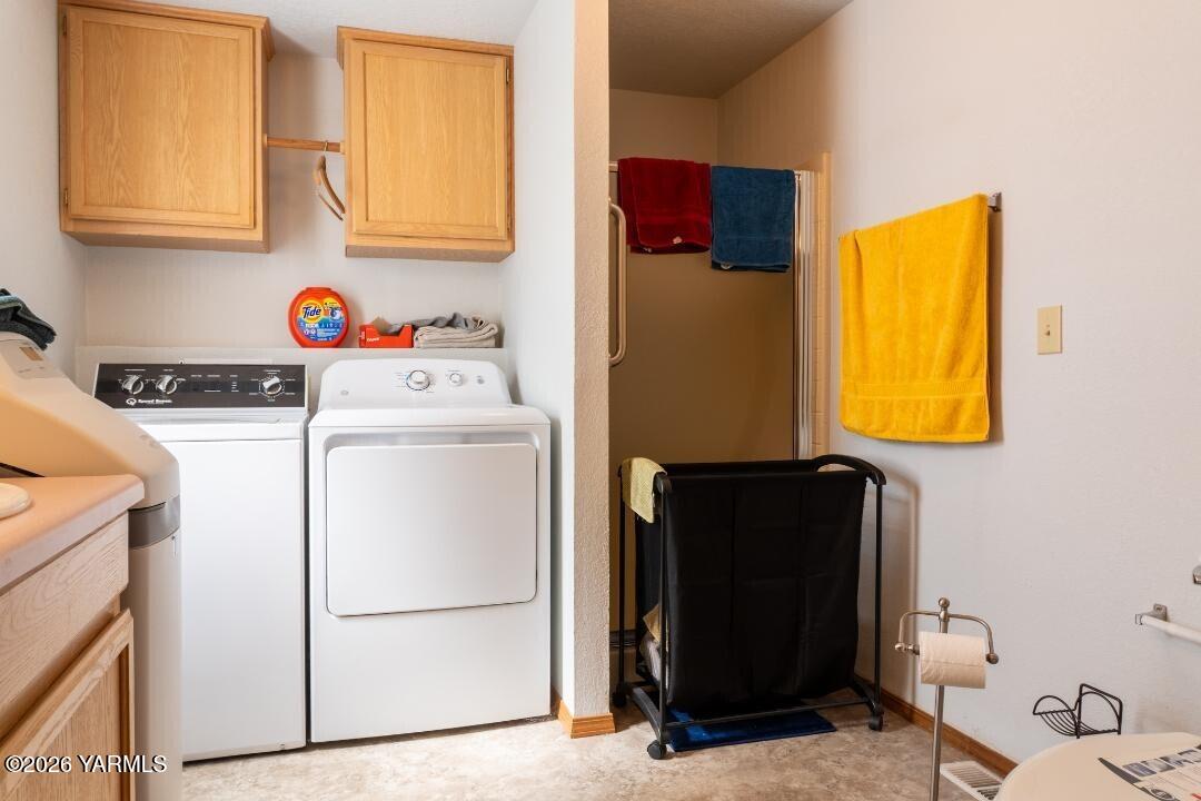 3701 Gun Club Road, Unit 111 Yakima, WA 98901 - Photo 14 of 30 master bath view 2