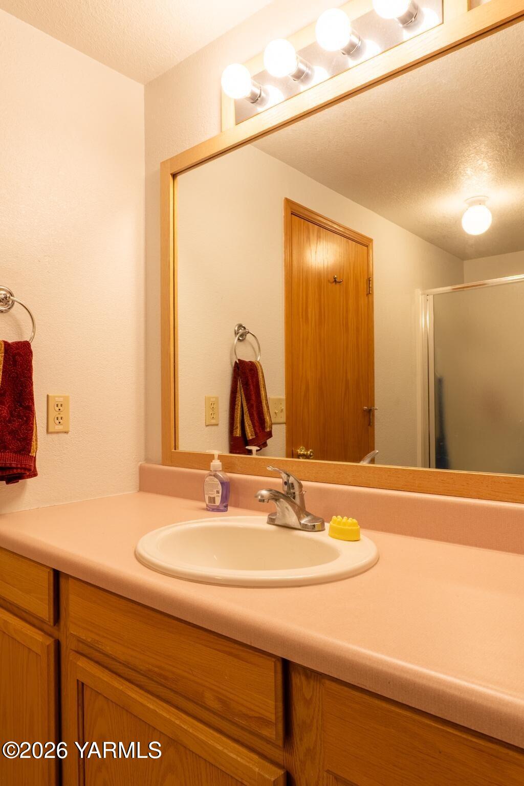 3701 Gun Club Road, Unit 111 Yakima, WA 98901 - Photo 21 of 30 main bath