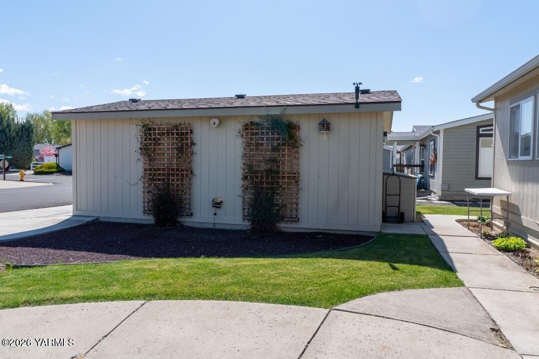 3701 Gun Club Road, Unit 111 Yakima, WA 98901 - Photo 29 of 30 garage side