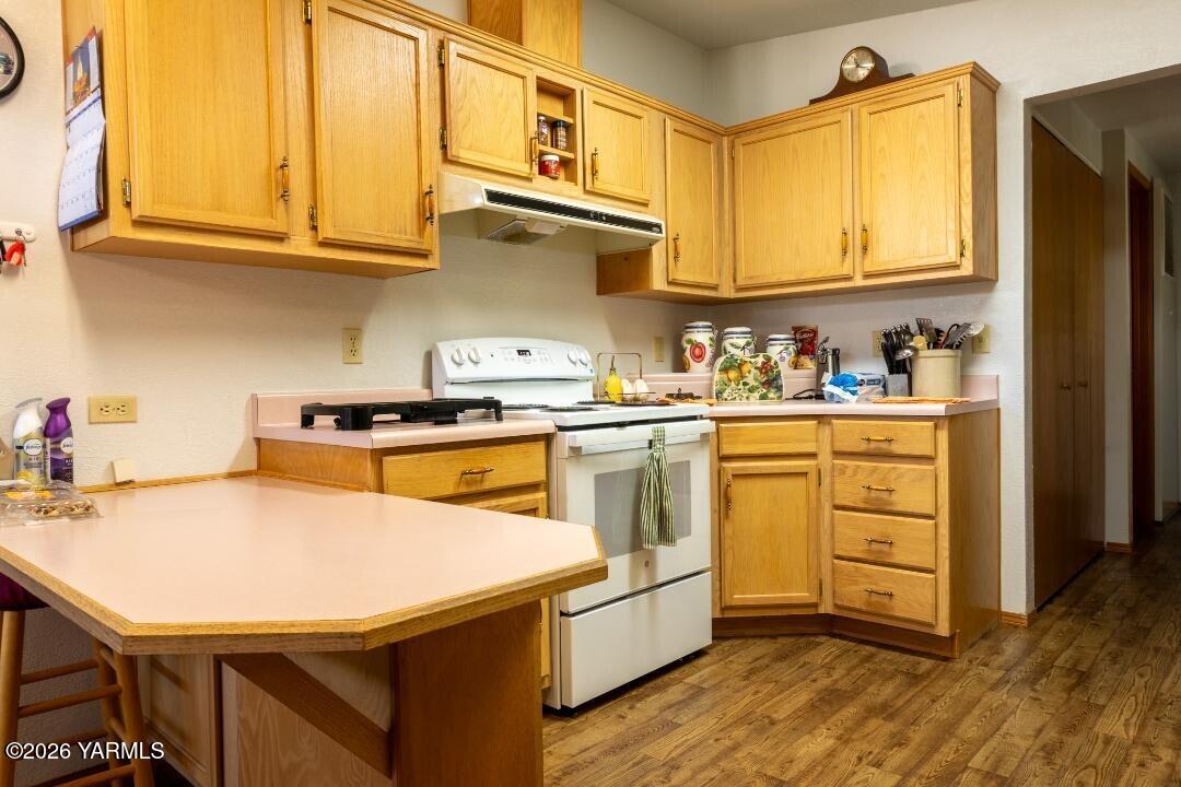 3701 Gun Club Road, Unit 111 Yakima, WA 98901 - Photo 8 of 30 kitchen 2