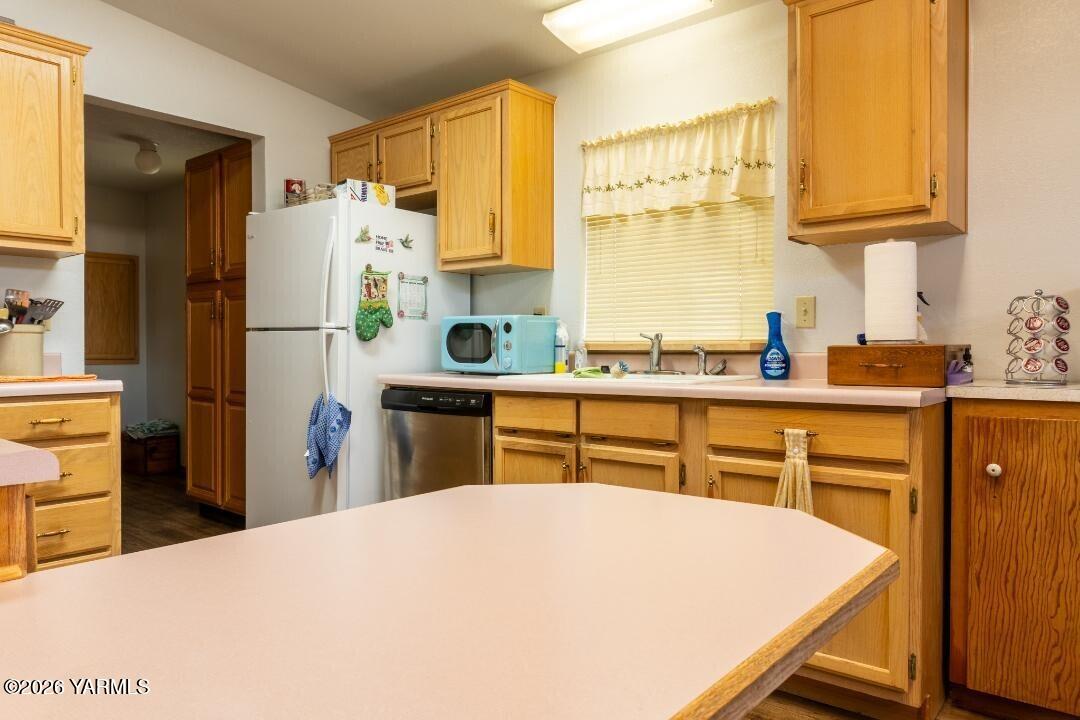 3701 Gun Club Road, Unit 111 Yakima, WA 98901 - Photo 9 of 30 kitchen 3