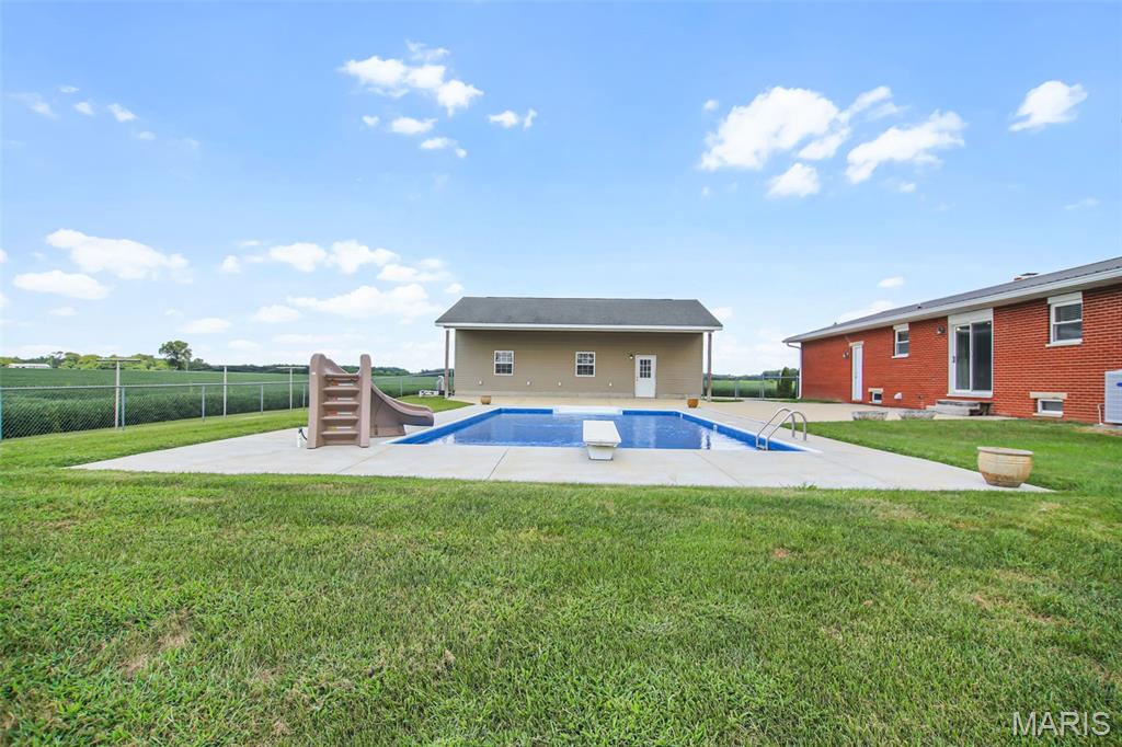 5102 Fosterburg Road Alton, IL 62002 - Photo 5 of 26