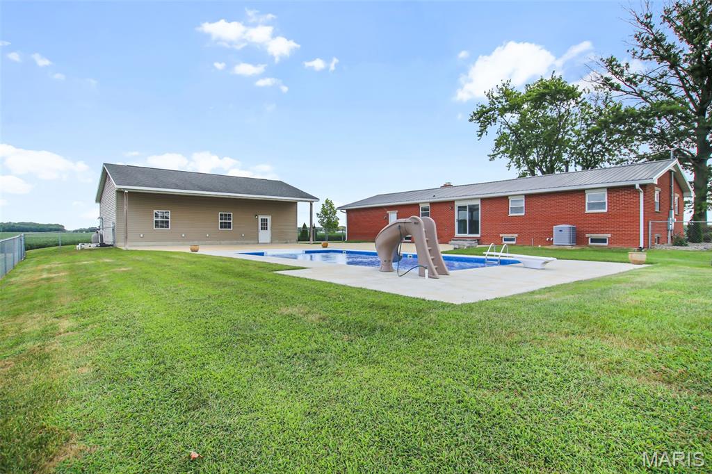 5102 Fosterburg Road Alton, IL 62002 - Photo 7 of 26