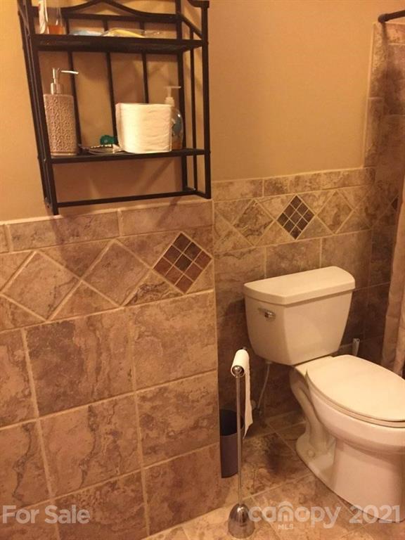 3800 Sherer Road Sharon, SC 29742 - Photo 24 of 42 a bathroom with a toilet a sink and a mirror