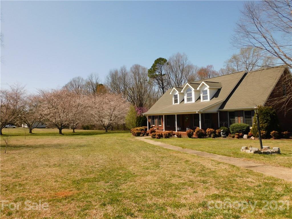 3800 Sherer Road Sharon, SC 29742 - Photo 4 of 42 a front view of a building with a garden