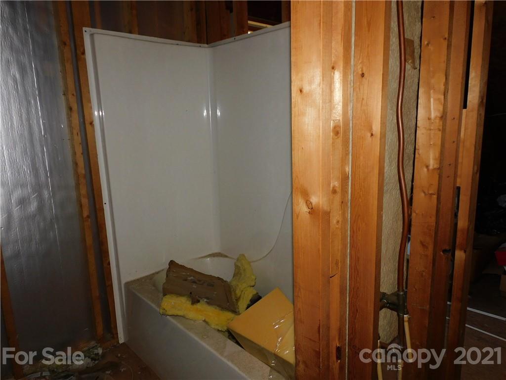 3800 Sherer Road Sharon, SC 29742 - Photo 33 of 42 a bathroom with a bathtub