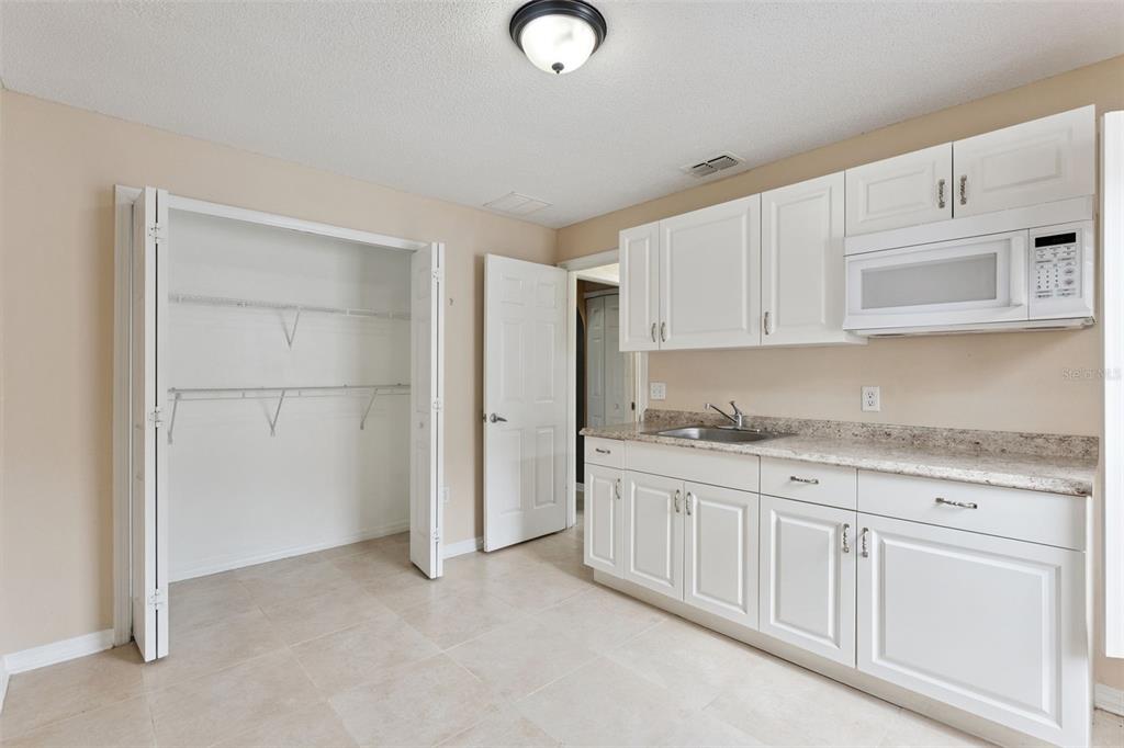 1008 Old Barn Road Orlando, FL 32825 - Photo 9 of 23