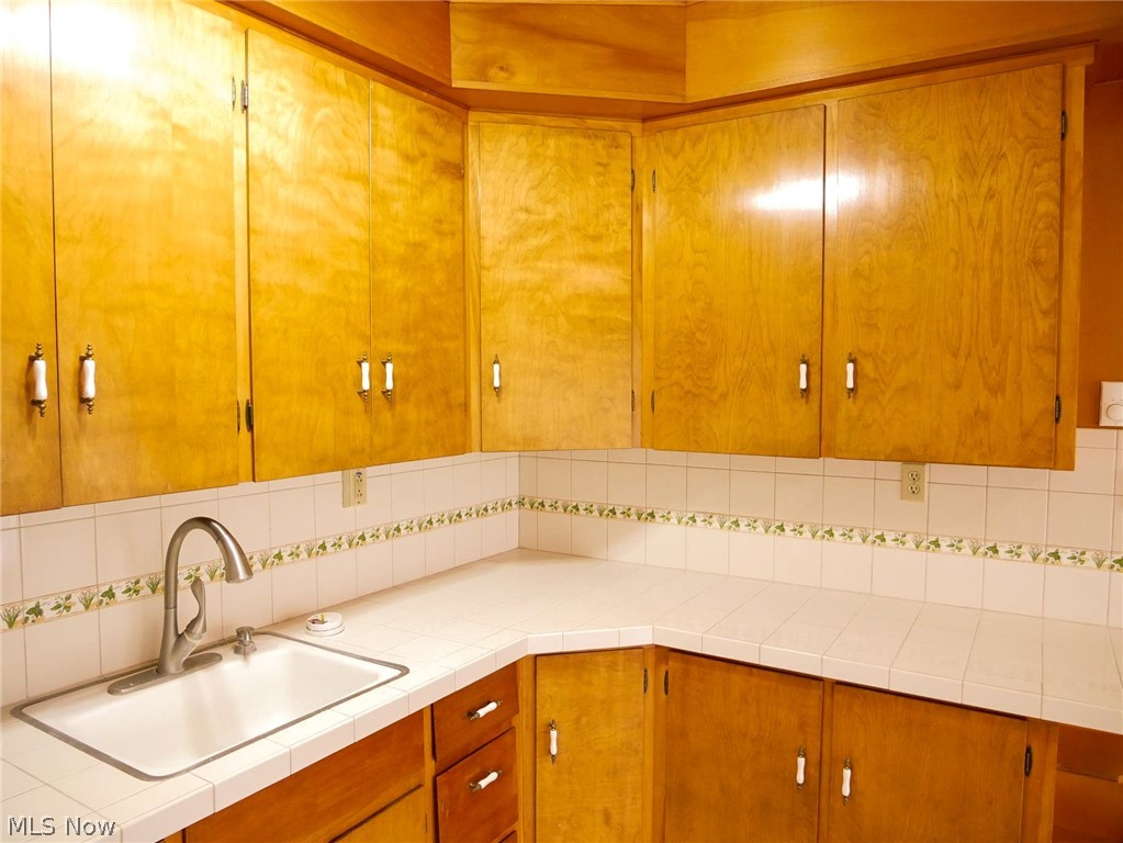 1082 Shields Road Youngstown, OH 44511 - Photo 6 of 21 Gallery Image 6