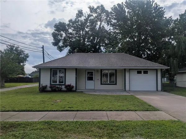 $192,000 | 306 South 4th Street, Odessa, MO 64076