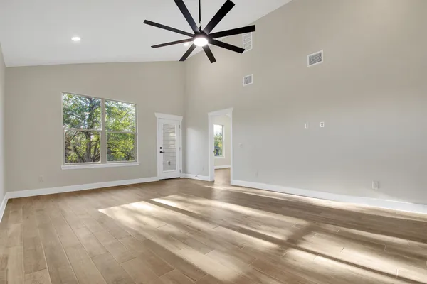 $2,400 | 151 Kawainui Lane, Bastrop, TX 78602