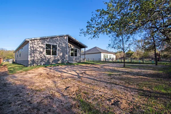 $2,400 | 151 Kawainui Lane, Bastrop, TX 78602