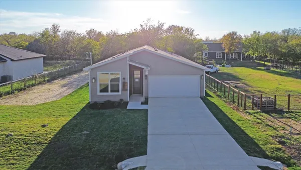 $2,400 | 151 Kawainui Lane, Bastrop, TX 78602