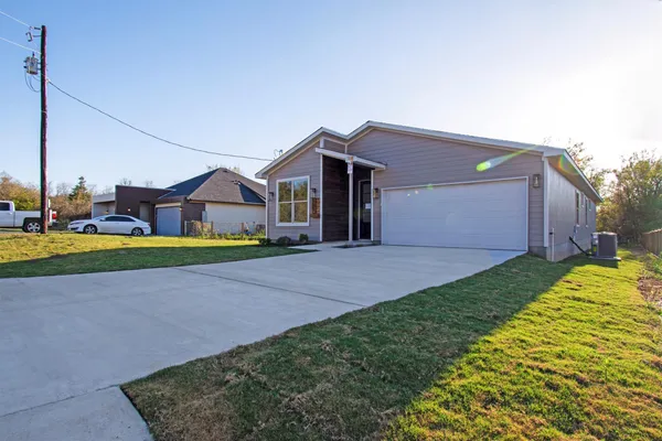 $2,400 | 151 Kawainui Lane, Bastrop, TX 78602