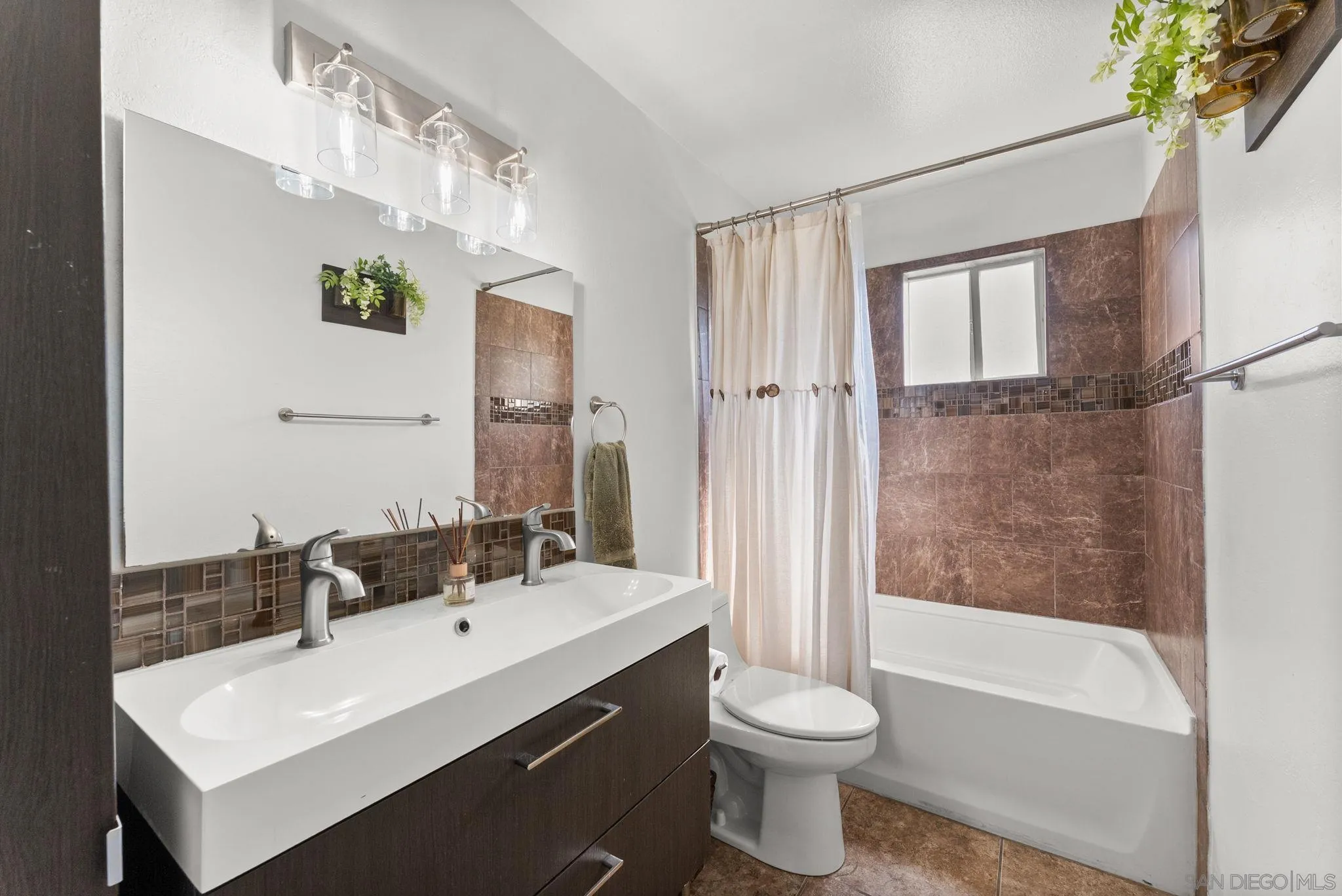 9618 Date Street Spring Valley, CA 91977 - Photo 6 of 44 Gallery Image 6