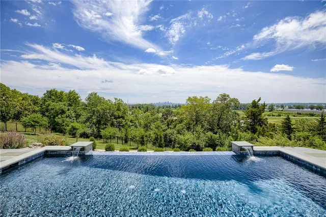 $1,999,950 | 4150 Palisades Point, Riverside, MO 64150