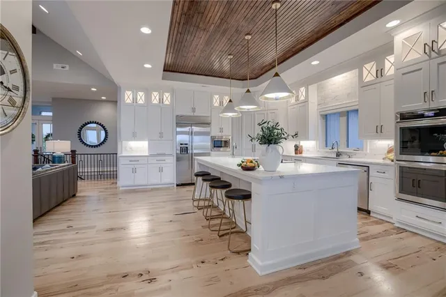 $1,999,950 | 4150 Palisades Point, Riverside, MO 64150