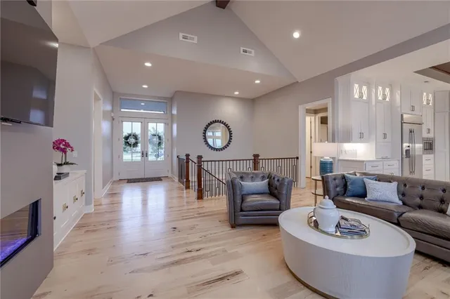 $1,999,950 | 4150 Palisades Point, Riverside, MO 64150