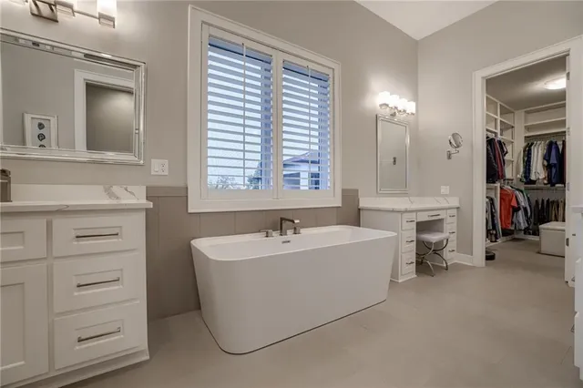 $1,999,950 | 4150 Palisades Point, Riverside, MO 64150