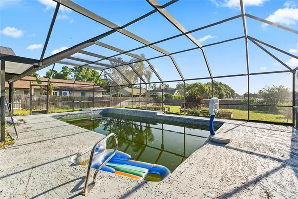 $349,900 | 905 Stratford Manor Drive, Brandon, FL 33510