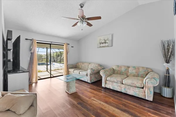 $349,900 | 905 Stratford Manor Drive, Brandon, FL 33510