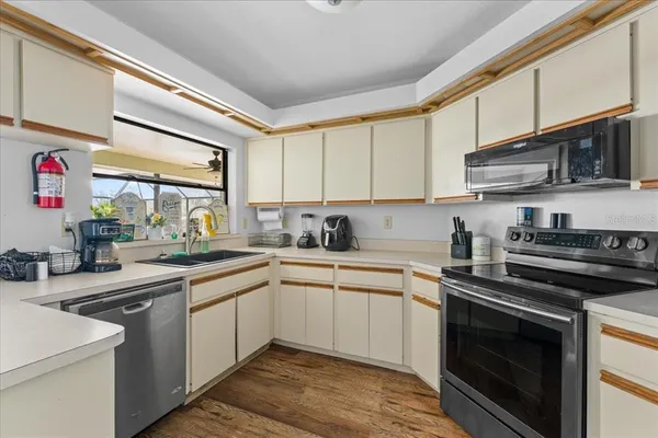 $349,900 | 905 Stratford Manor Drive, Brandon, FL 33510