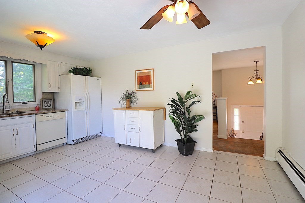 62 Hamilton Road Northborough, MA 01532 - Photo 4 of 34 Gallery Image 4