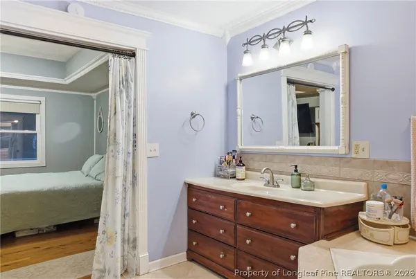 a en suite bathroom with a double vanity sink and a mirror